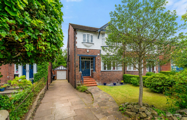 3 bed property, in Charlestown Road West, £525,000