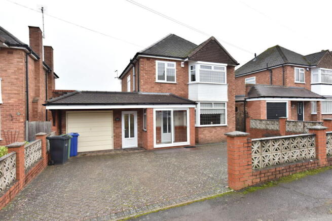 3 bed property, in Kingswinford, £495,000