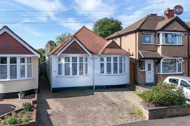 2 bed property, in Malvern Way, £595,000