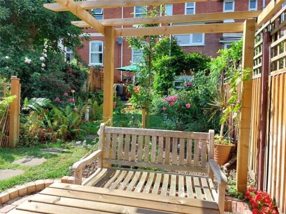 3 bed property, in Paradise Road, £350,000