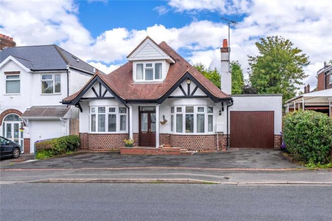 4 bed property, in Pennhouse Avenue, £450,000