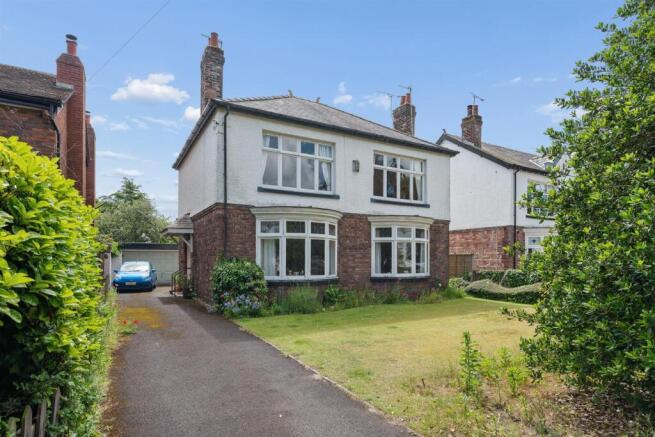 4 bed property, in Wicks Lane, £675,000