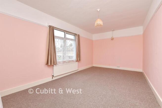 3 bed property, in Manor Lane, £390,000