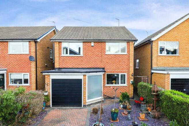 3 bed property, in Fairview Road, £295,000