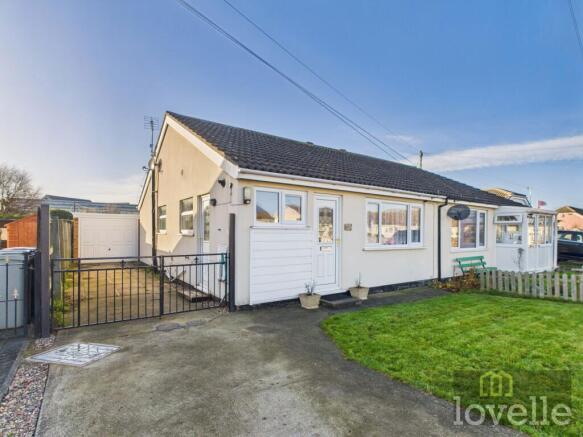 2 bed property, in The Strand, £110,000