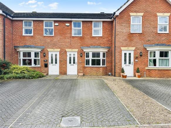 2 bed property, in Captains Close, £160,000