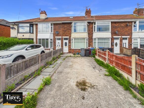 2 bed property, in Newhouse Road, £100,000