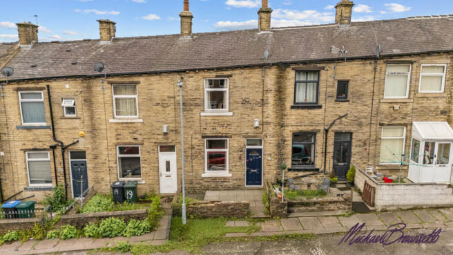 2 bed property, in Queen Street, £90,000