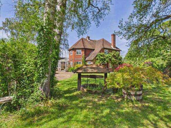 4 bed property, in Farnham Road, £875,000