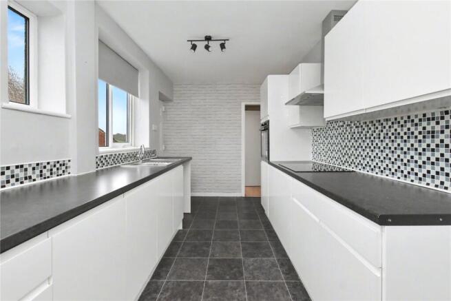 4 bed property, in Eden Gardens, £320,000