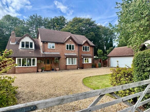 5 bed property, in Ings Lane, £625,000