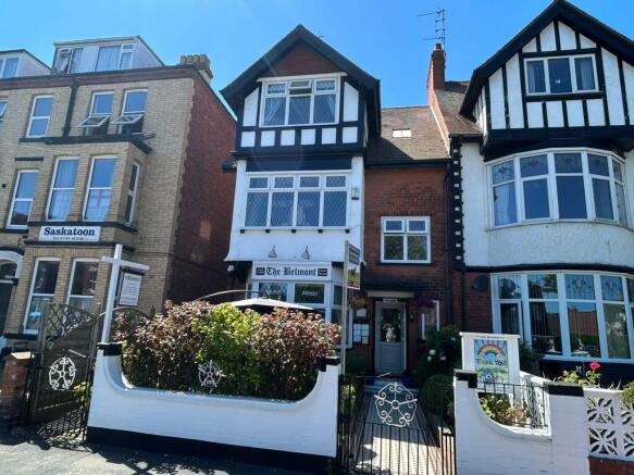 7 bed property, in Guest House + Holiday/Owner Accom - Flamborough Road, £299,950