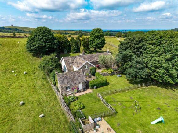 5 bed property, in Green Lane, £1,250,000