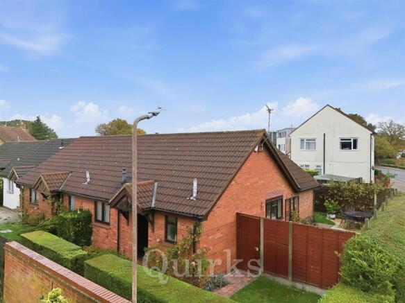 2 bed property, in Petresfield Way, £395,000