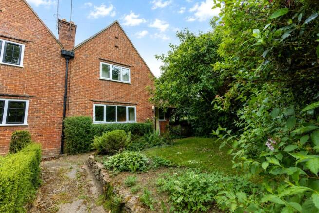 3 bed property, in Churt, £500,000