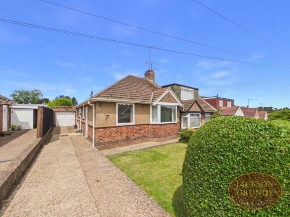 3 bed property, in Landsdown Drive, £275,000