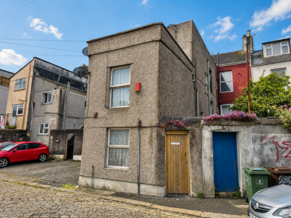 3 bed property, in Bayswater Road, £160,000