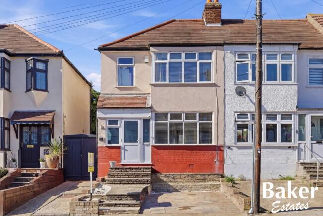 3 bed property, in Mowbrays Road, £435,000