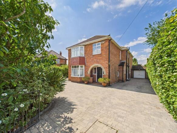 5 bed property, in Wold View Road South, £650,000