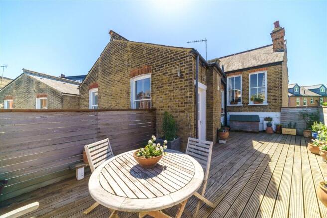 2 bed property, in Southfield Road, £595,000