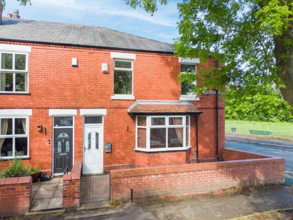 4 bed property, in Ashwood Avenue, £240,000