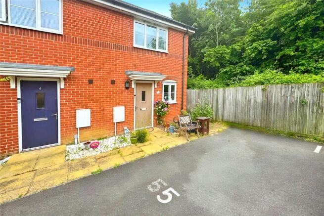 2 bed property, in Willowbrook Close, £240,000