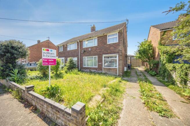 3 bed property, in St. Andrews Road, £190,000
