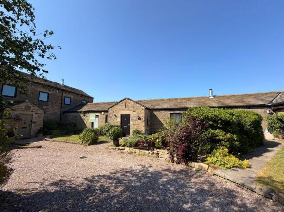 2 bed property, in The Old Mistal, £475,000