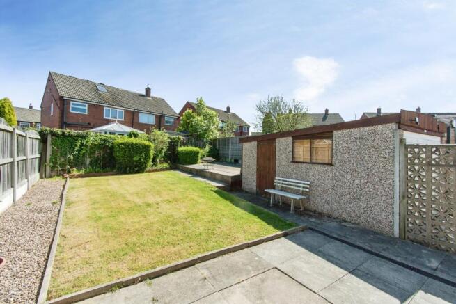 3 bed property, in Woodland Crescent, £220,000