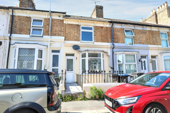2 bed property, in Edred Road, £130,000