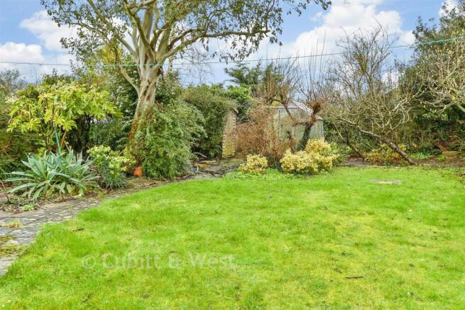 4 bed property, in Larkfield Way, £575,000