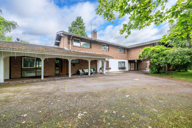 4 bed property, in Perton Grove, £1,600,000