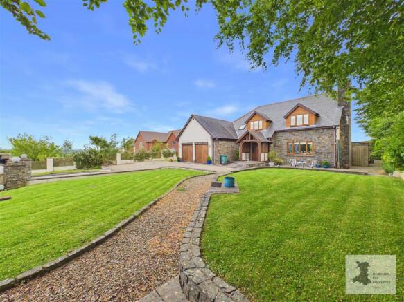 4 bed property, in Beulah, £550,000