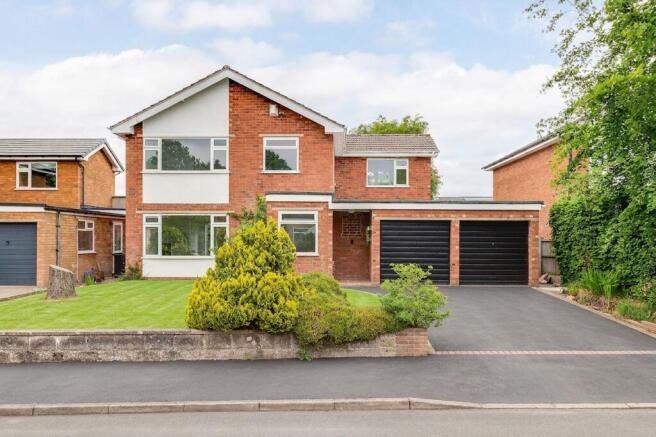 4 bed property, in Crossfields, £550,000