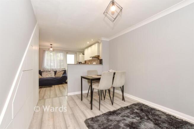 2 bed property, in Falcon Way, £265,000