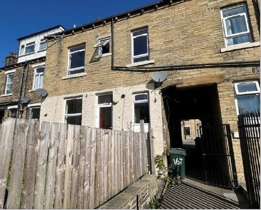 4 bed property, in Dirkhill Road, £40,000
