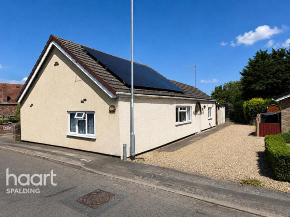 2 bed property, in Spalding PE12, £220,000
