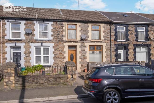 3 bed property, in Park Road, £90,000