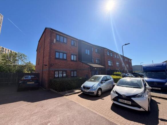 2 bed property, in 10 Lister Close, £185,000