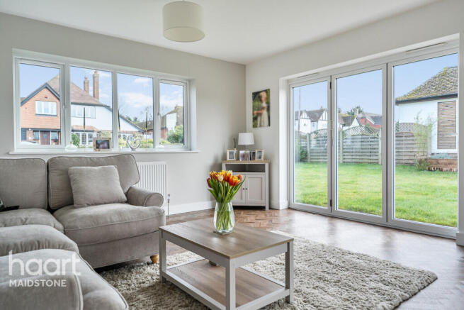5 bed property, in Pear Tree Lane, £900,000
