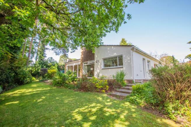 3 bed property, in Warren Park, £575,000