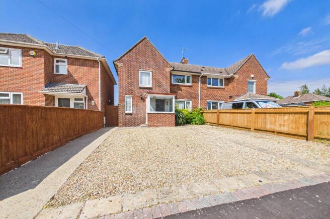 3 bed property, in Cavan Crescent, £335,000