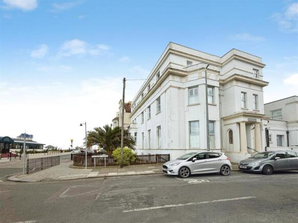 2 bed property, in Richmond Street, £150,000