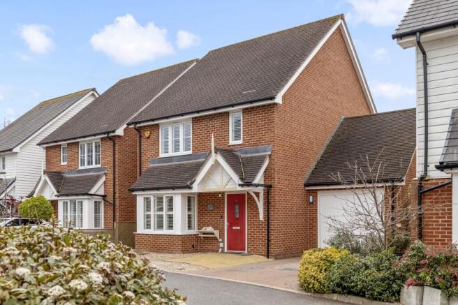 4 bed property, in Oak Road, £550,000