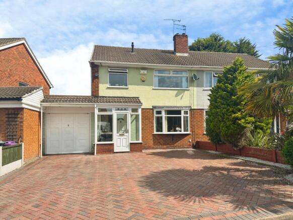 3 bed property, in Water Mill Close, £270,000
