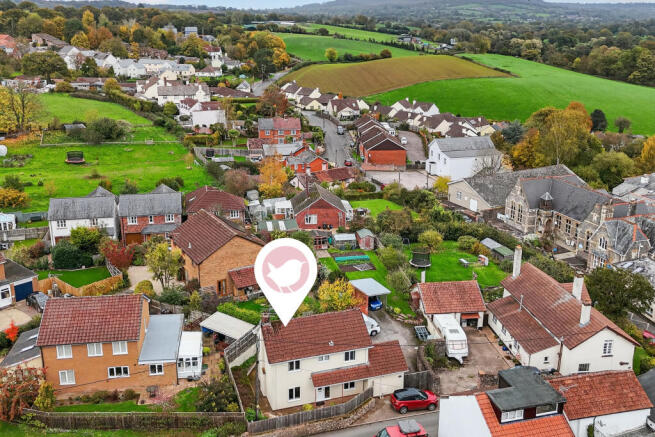 3 bed property, in Clay Lane, £415,000