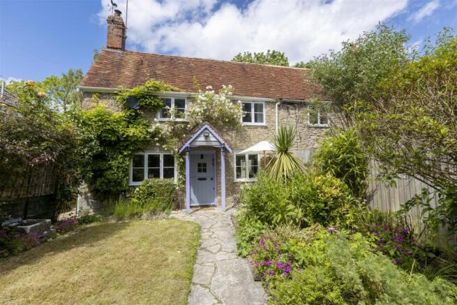 2 bed property, in Chaffeymoor Hill, £300,000