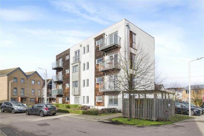2 bed property, in Lady Jane Place, £220,000