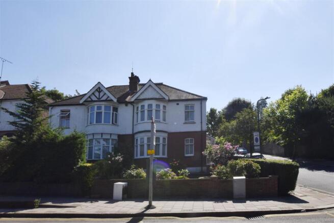 4 bed property, in Park Lane, £650,000