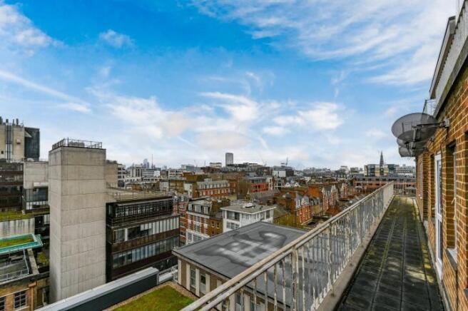 1 bed property, in Collingwood House, £400,000